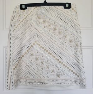 White House Black Market Embroidered and Embellished White Skirt Size 2